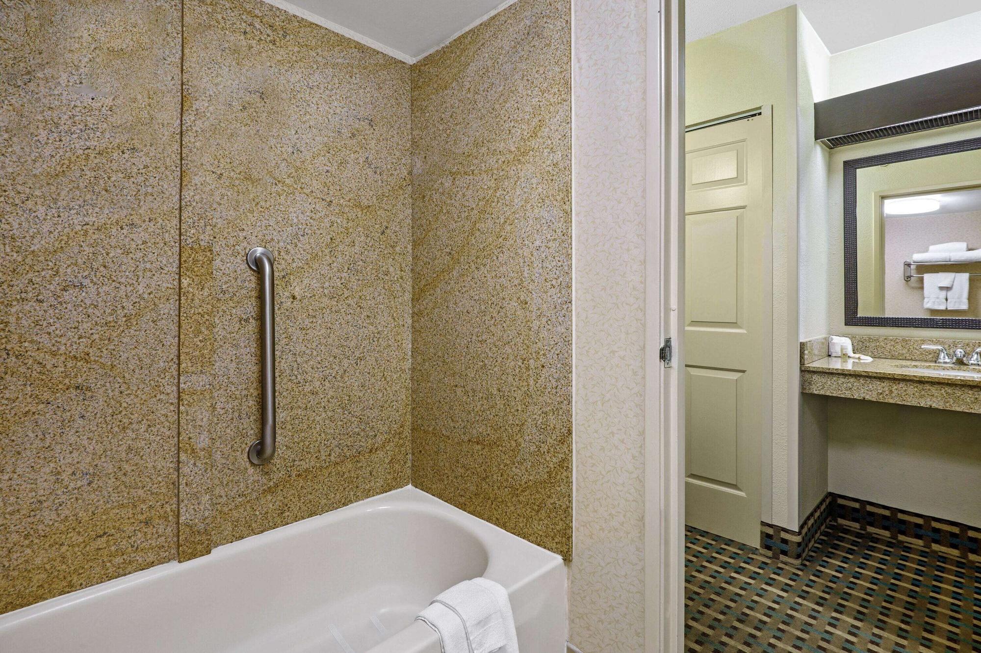 La Quinta By Wyndham Se Jackson Hotel 3*