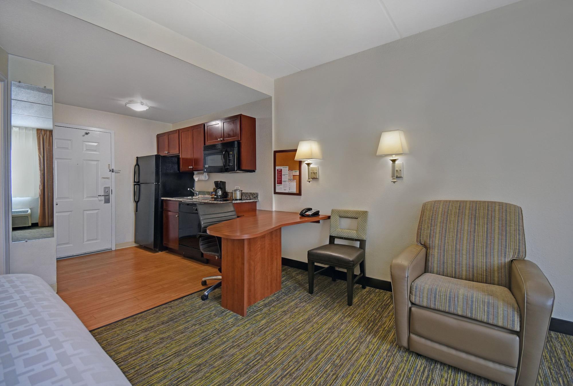 Candlewood Columbia-fort Jackson By Ihg Hotel Columbia