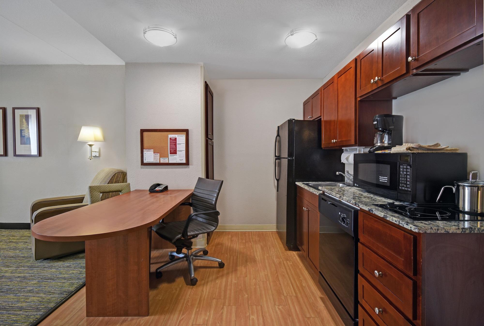 Candlewood Columbia-fort Jackson By Ihg Hotel Columbia
