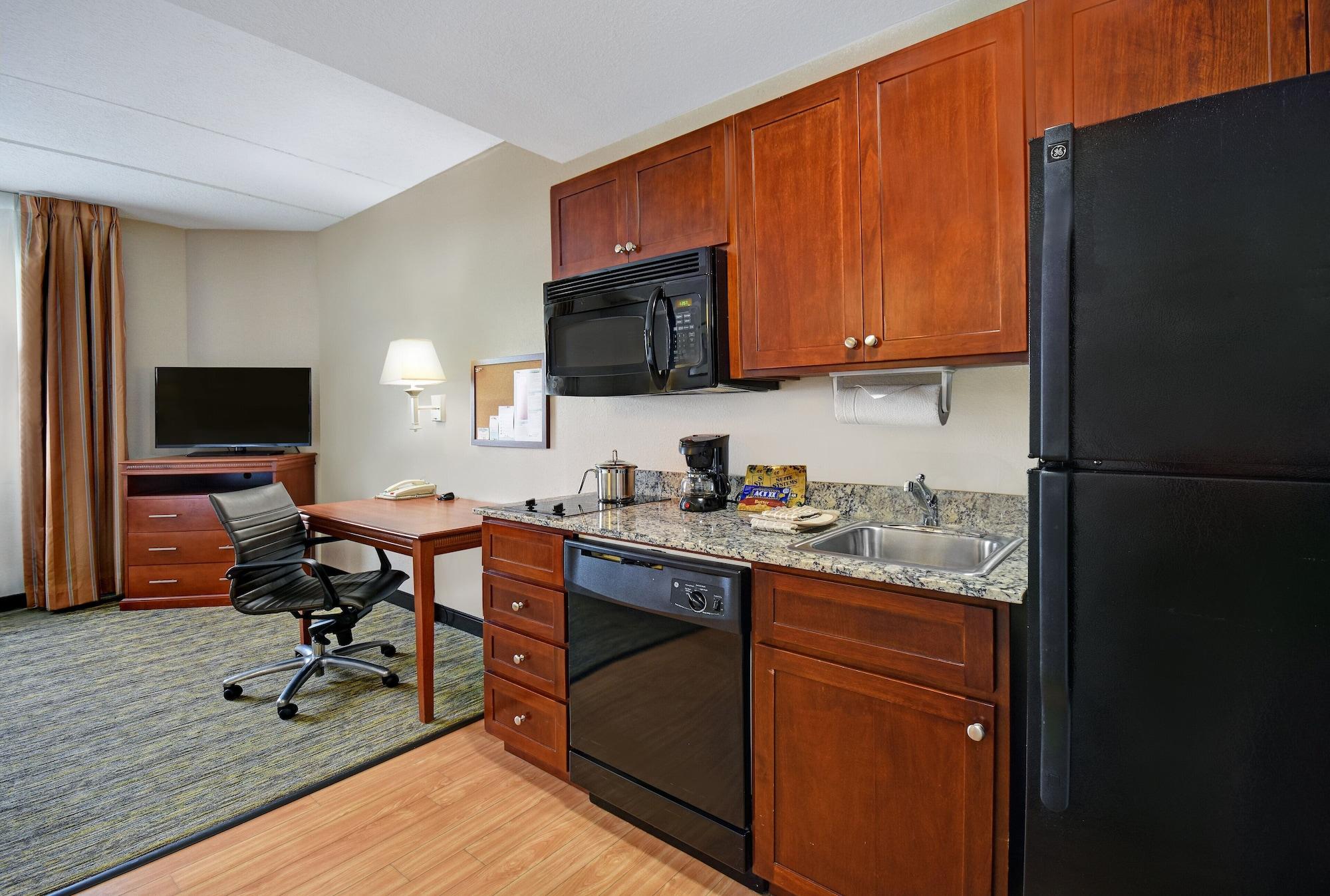 Candlewood Columbia-fort Jackson By Ihg Hotel 3*