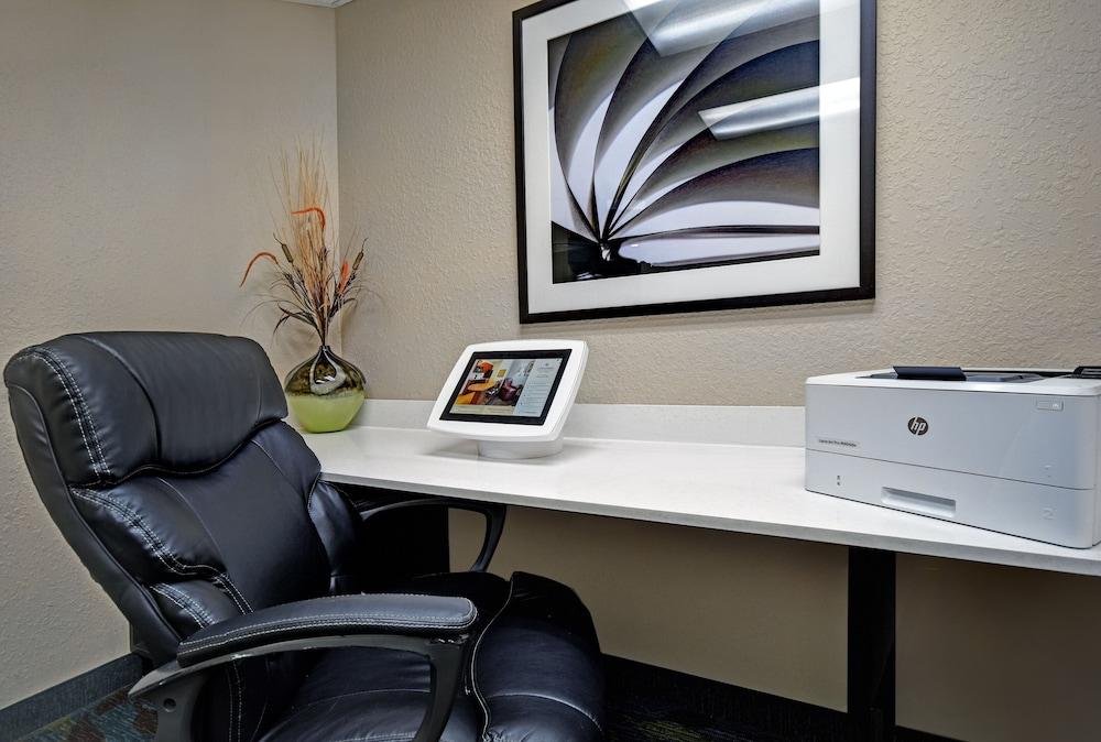 Candlewood Columbia-fort Jackson By Ihg Hotel Columbia