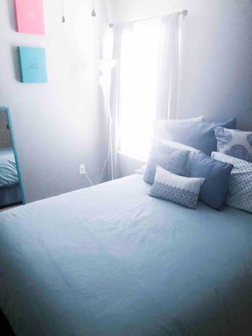 Beautiful Private Near Ft Jackson, Starbucks, Shopping And Dining! Holiday home *