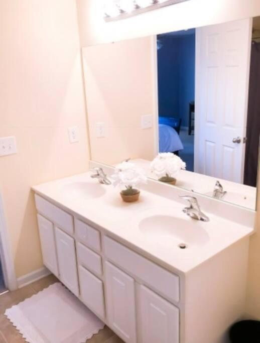 Beautiful Private Near Ft Jackson, Starbucks, Shopping And Dining! * Columbia
