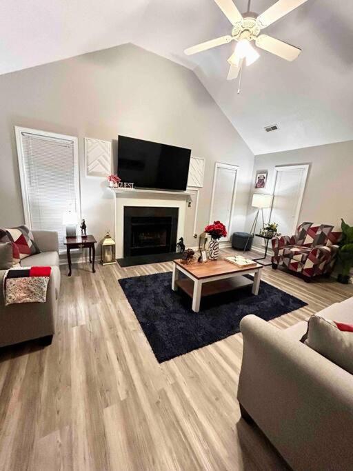 3br Convenient Retreat! Holiday home