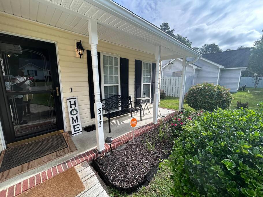 Holiday home 3br Convenient Retreat! Columbia