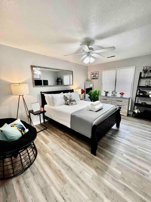 Holiday home 3br Convenient Retreat!