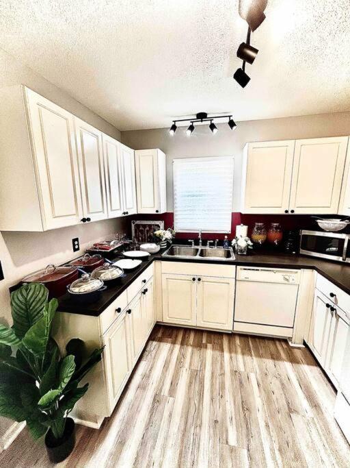 3br Convenient Retreat! Holiday home *
