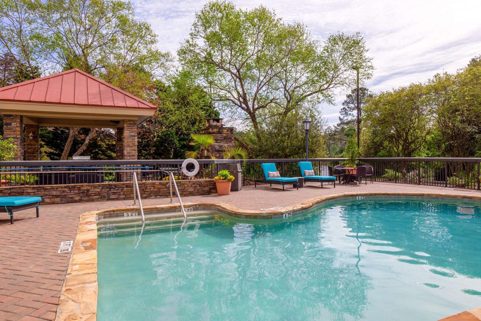 Hampton I-26/harbison Blvd Hotel 3*