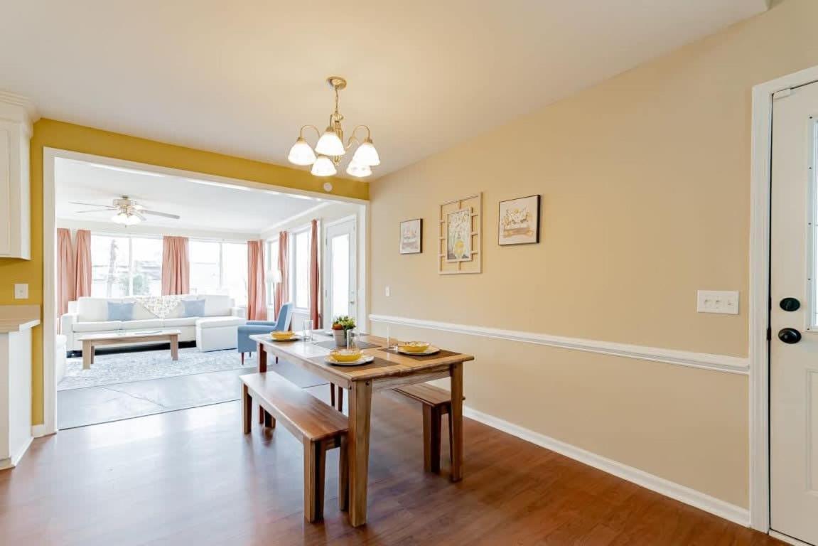 Breeze On Inn- Mins To Ft Jackson Holiday home *