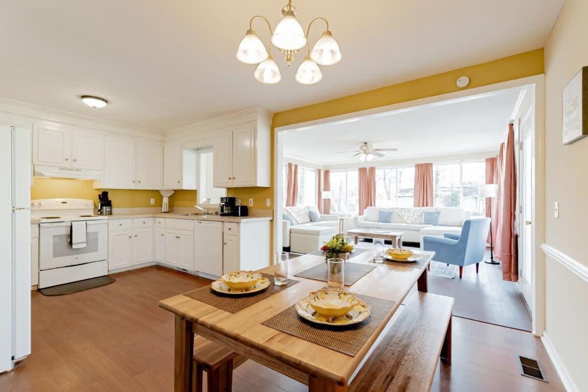 Breeze On Inn- Mins To Ft Jackson Holiday home Columbia