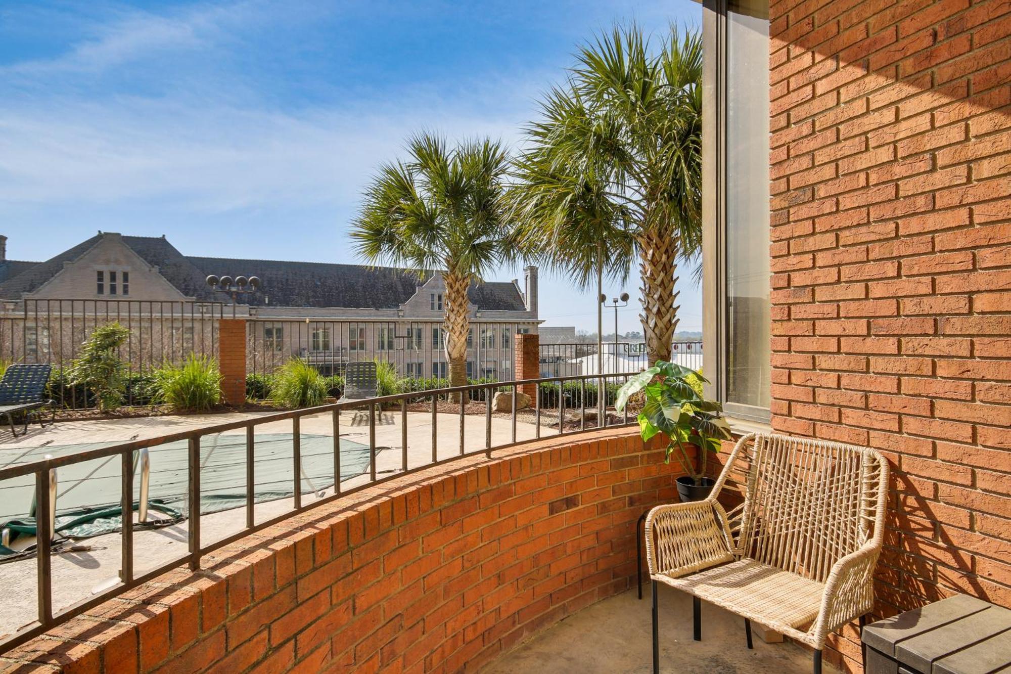 Apartment Vacation - Walk To Uofsc Campus!