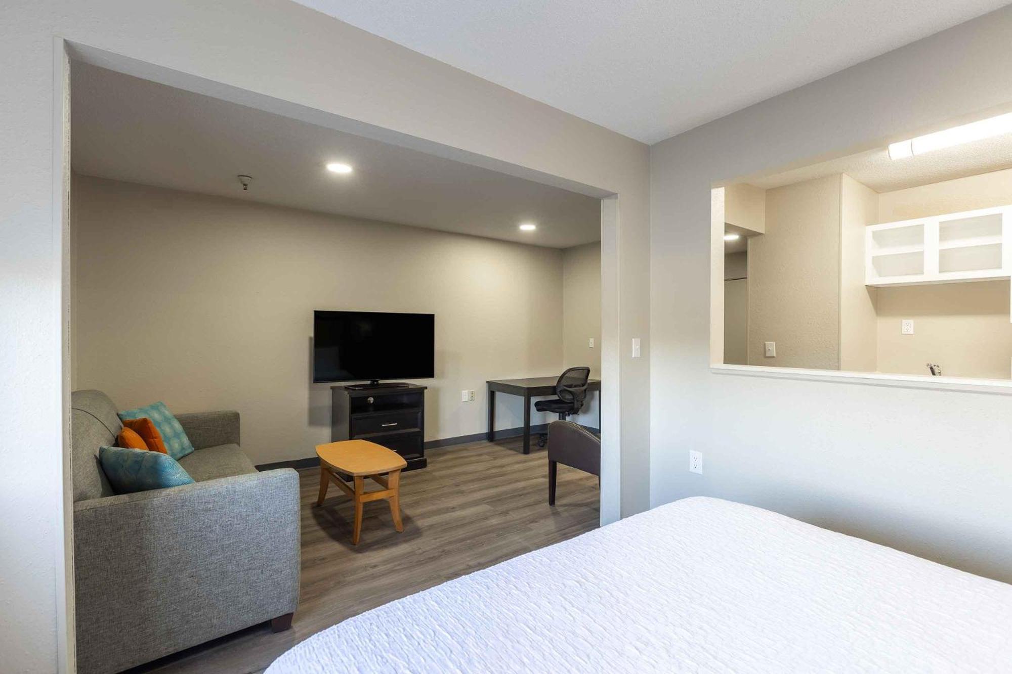Extended America - - Greystone Hotel Columbia