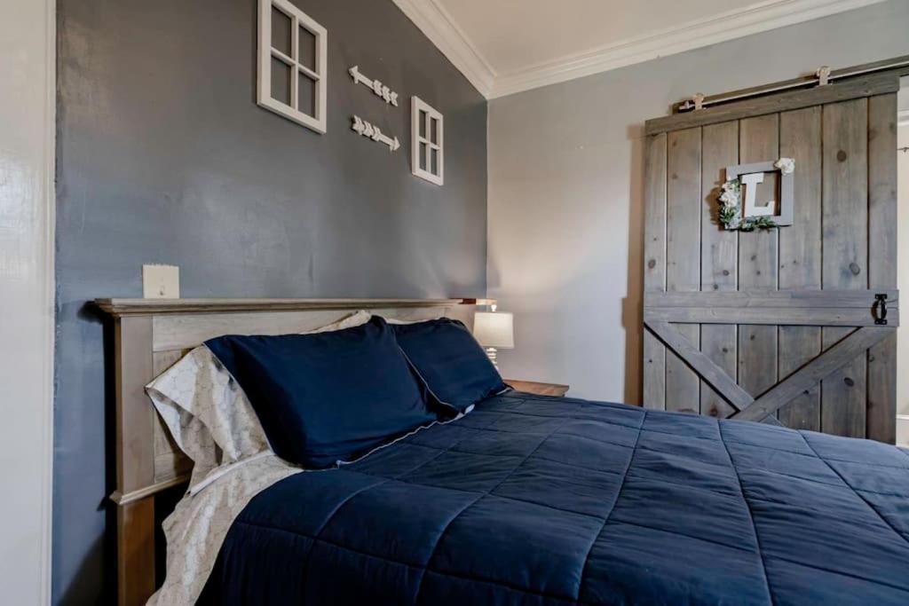 Holiday home Walk To Usc Devine Street - Cool Blue *