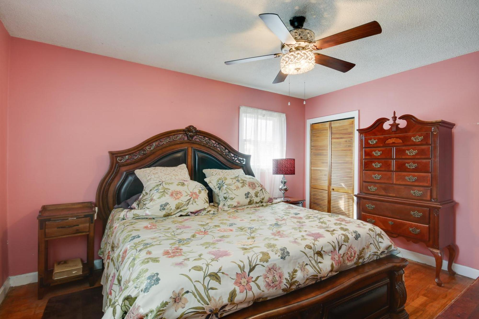 With Hot Tub 9 Mi To Uofsc! Holiday home *