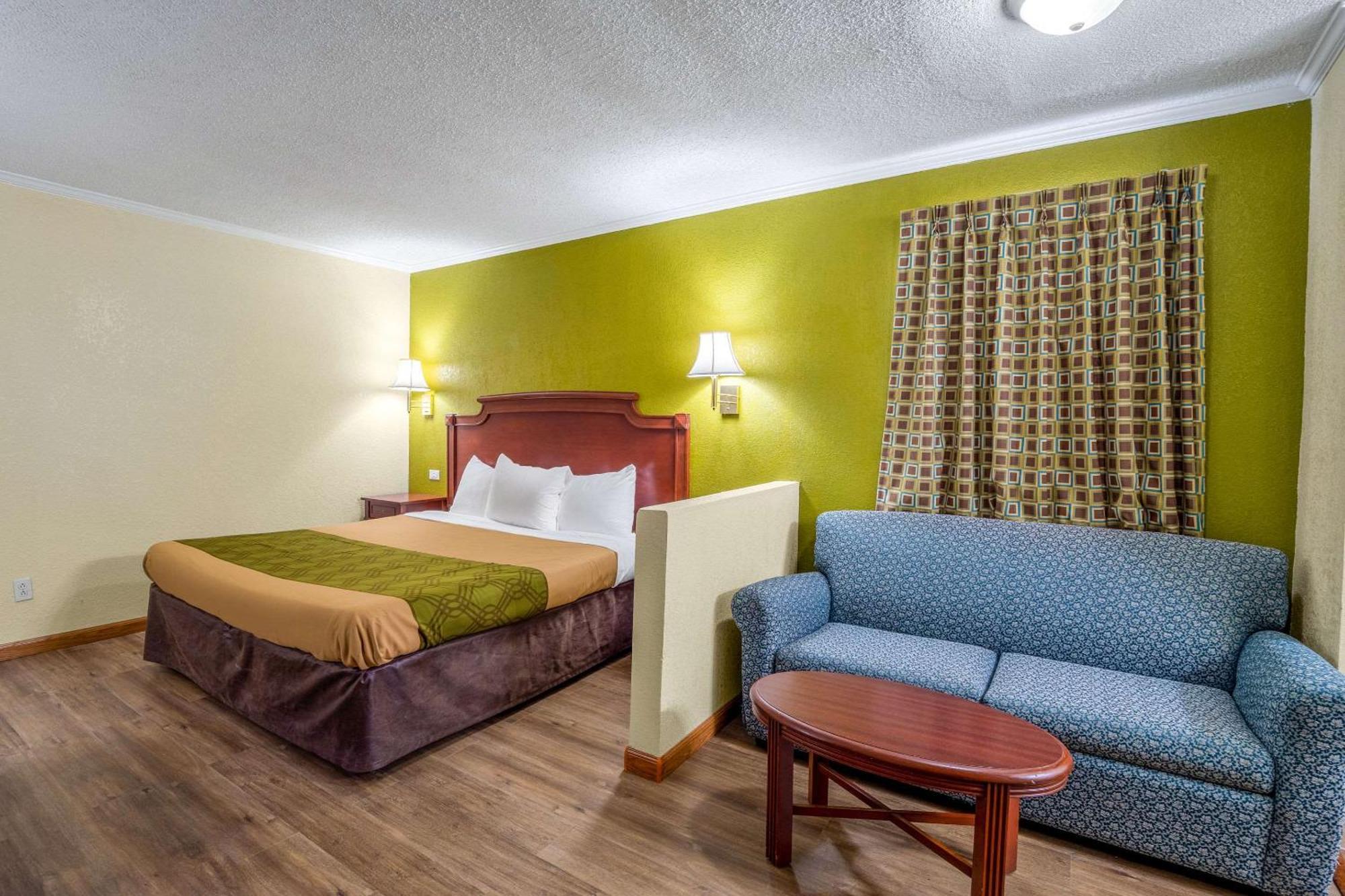 Rodeway & Jackson Hotel 2*