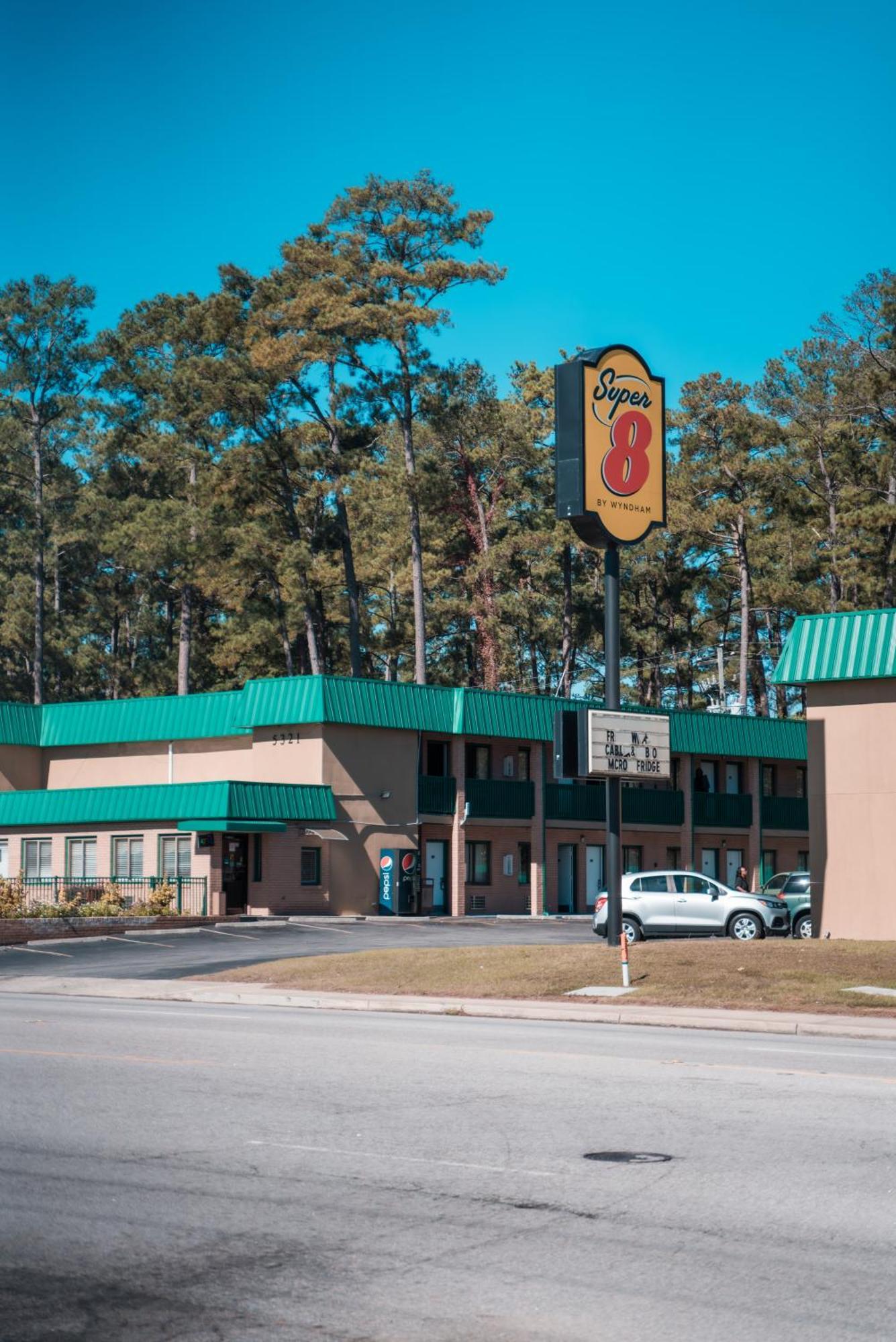 Super 8 By Wyndham Columbia/ft. Jackson Sc Columbia