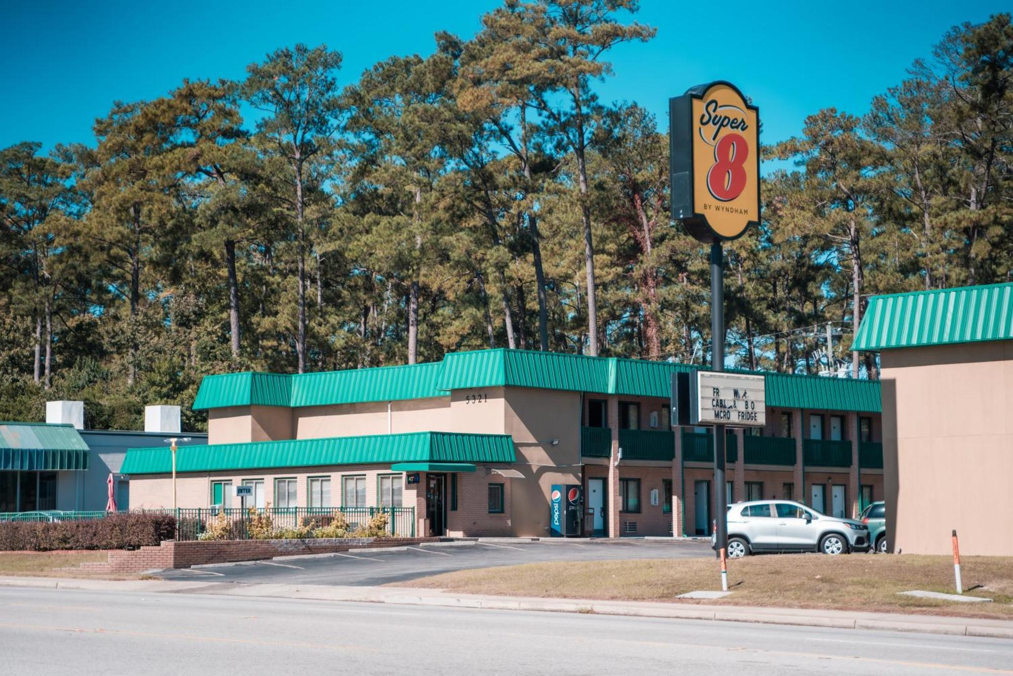 Super 8 By Wyndham Columbia/ft. Jackson Sc Motel Columbia