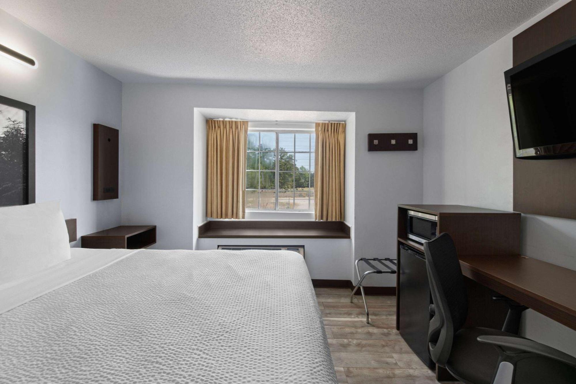 Super 8 By Wyndham Harbison/parkridge Hospital Hotel
