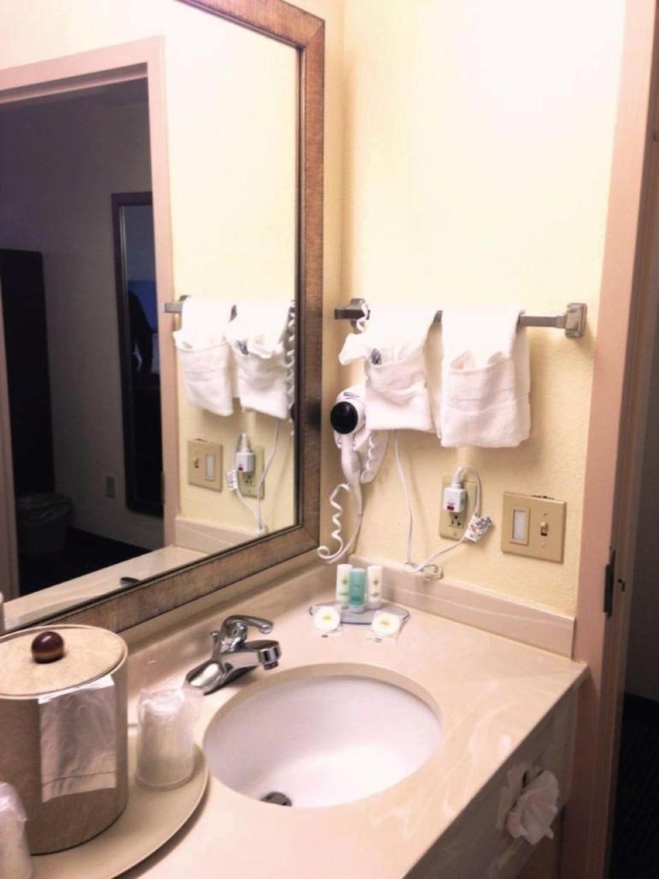 Hotel Comfort & Ftjackson Maingate 3*