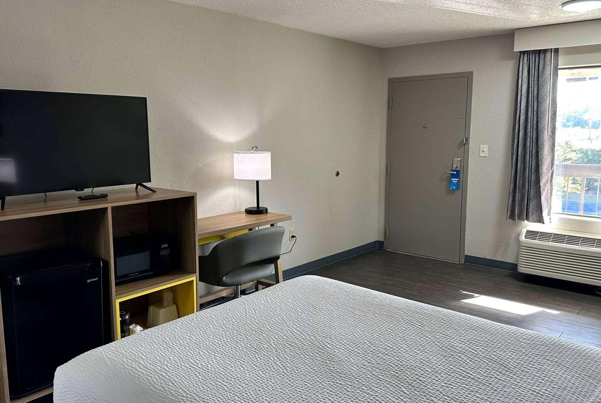 Days By Wyndham Ne Fort Jackson Hotel 2*