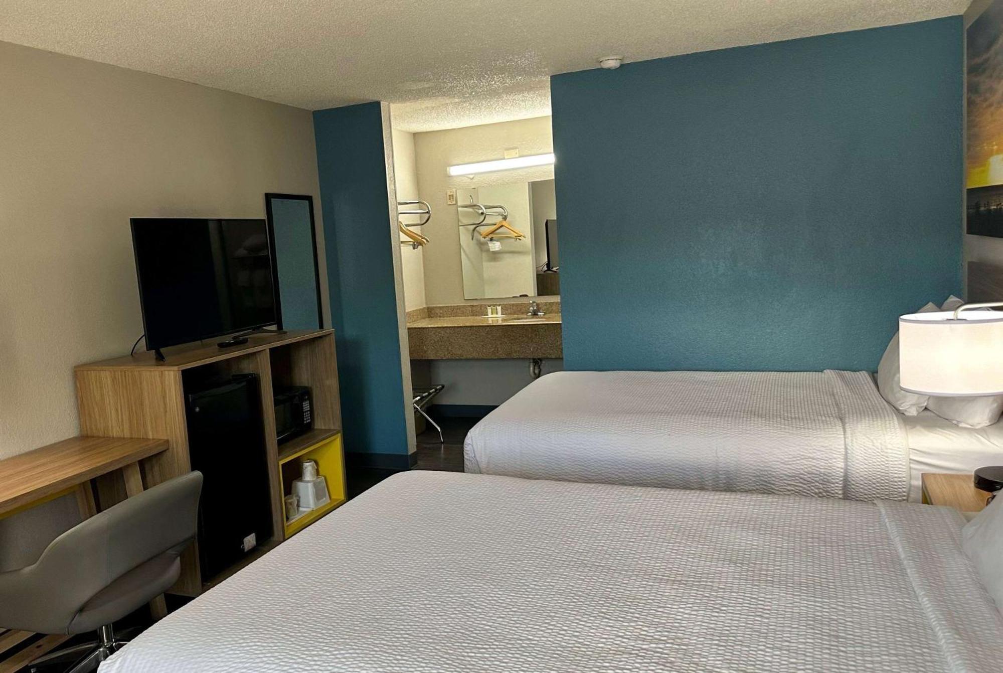 Hotel Days By Wyndham Ne Fort Jackson