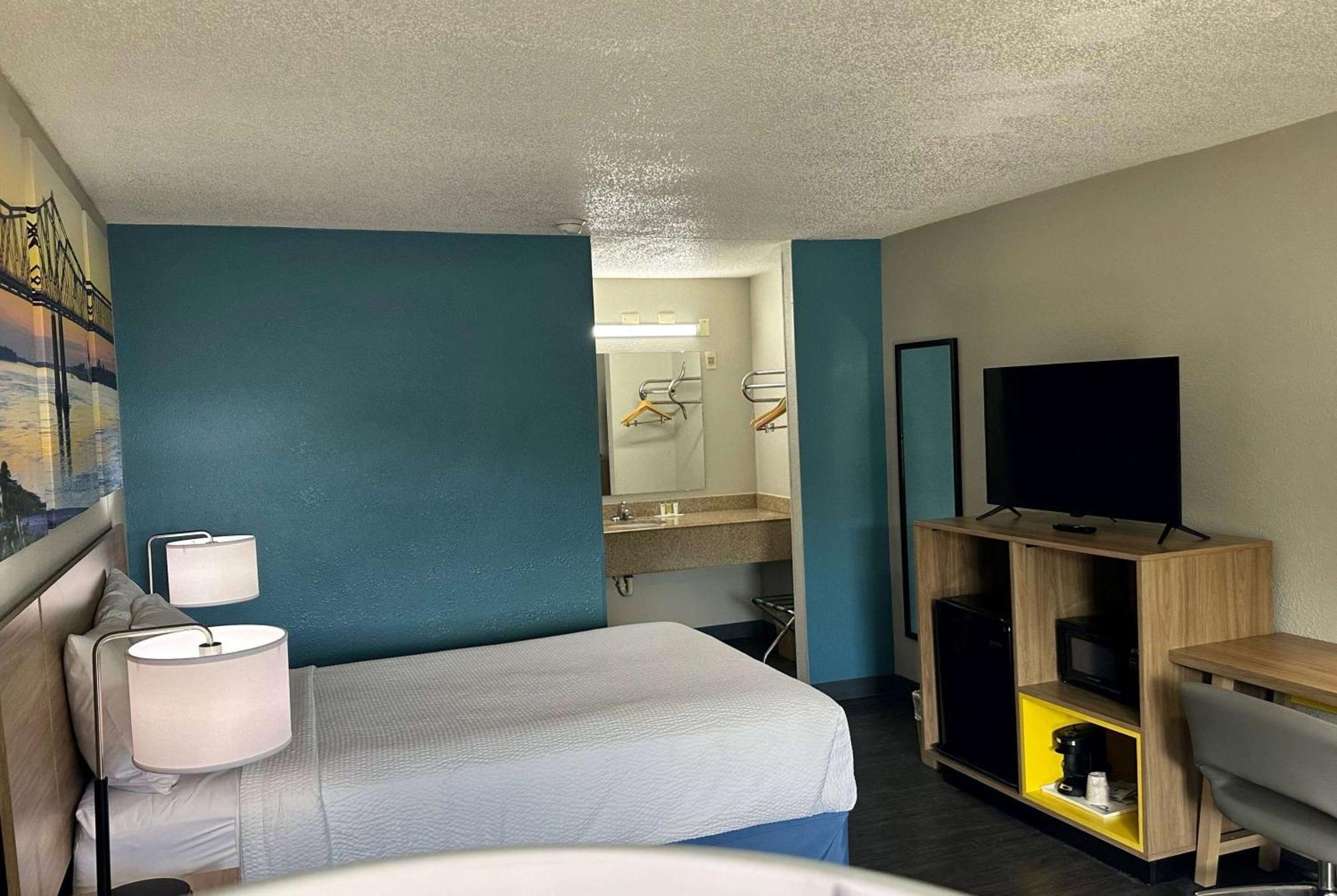 Days By Wyndham Ne Fort Jackson 2*