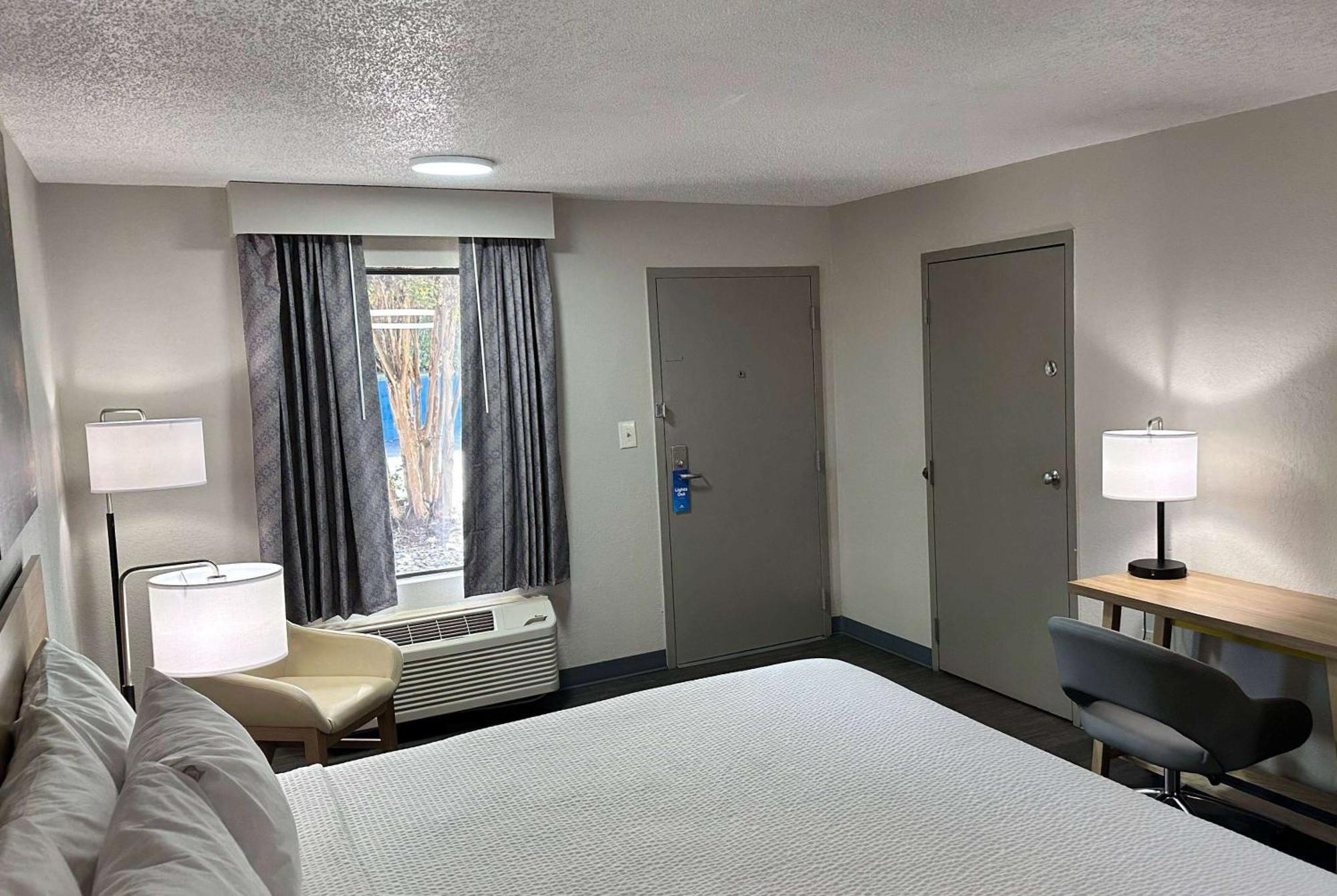 Hotel Days By Wyndham Ne Fort Jackson 2*