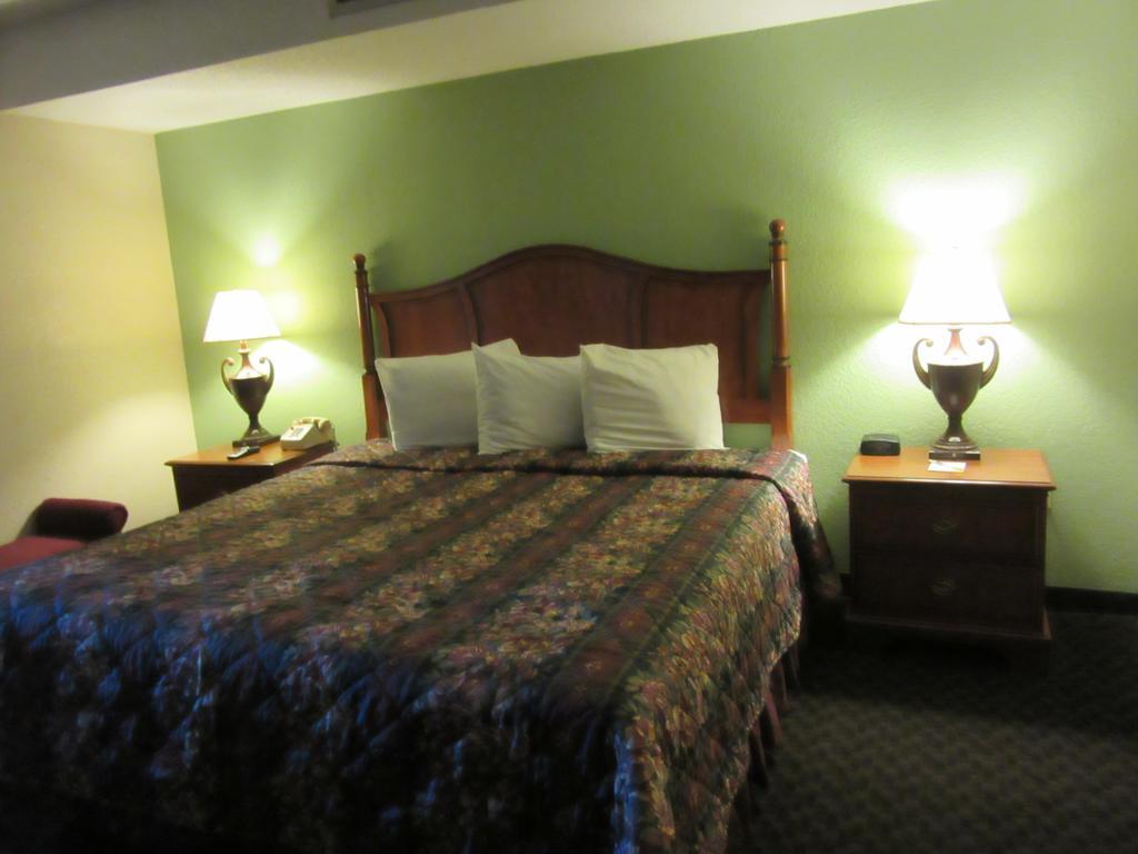 Hotel Days & By Wyndham Se Ft Jackson 2*