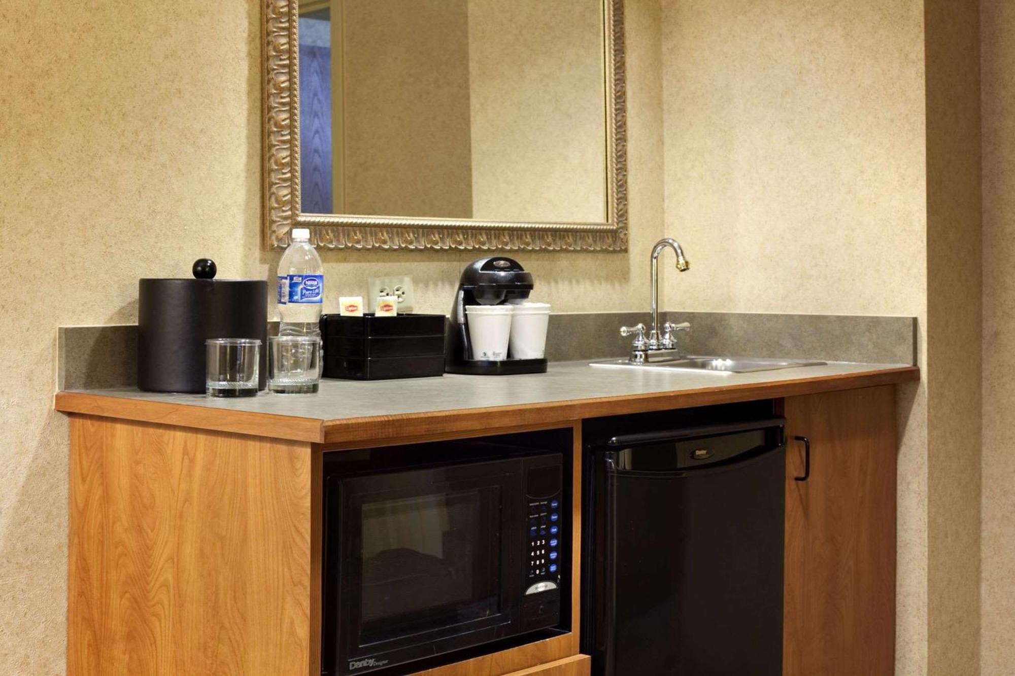 Hotel Embassy By Hilton Greystone Columbia