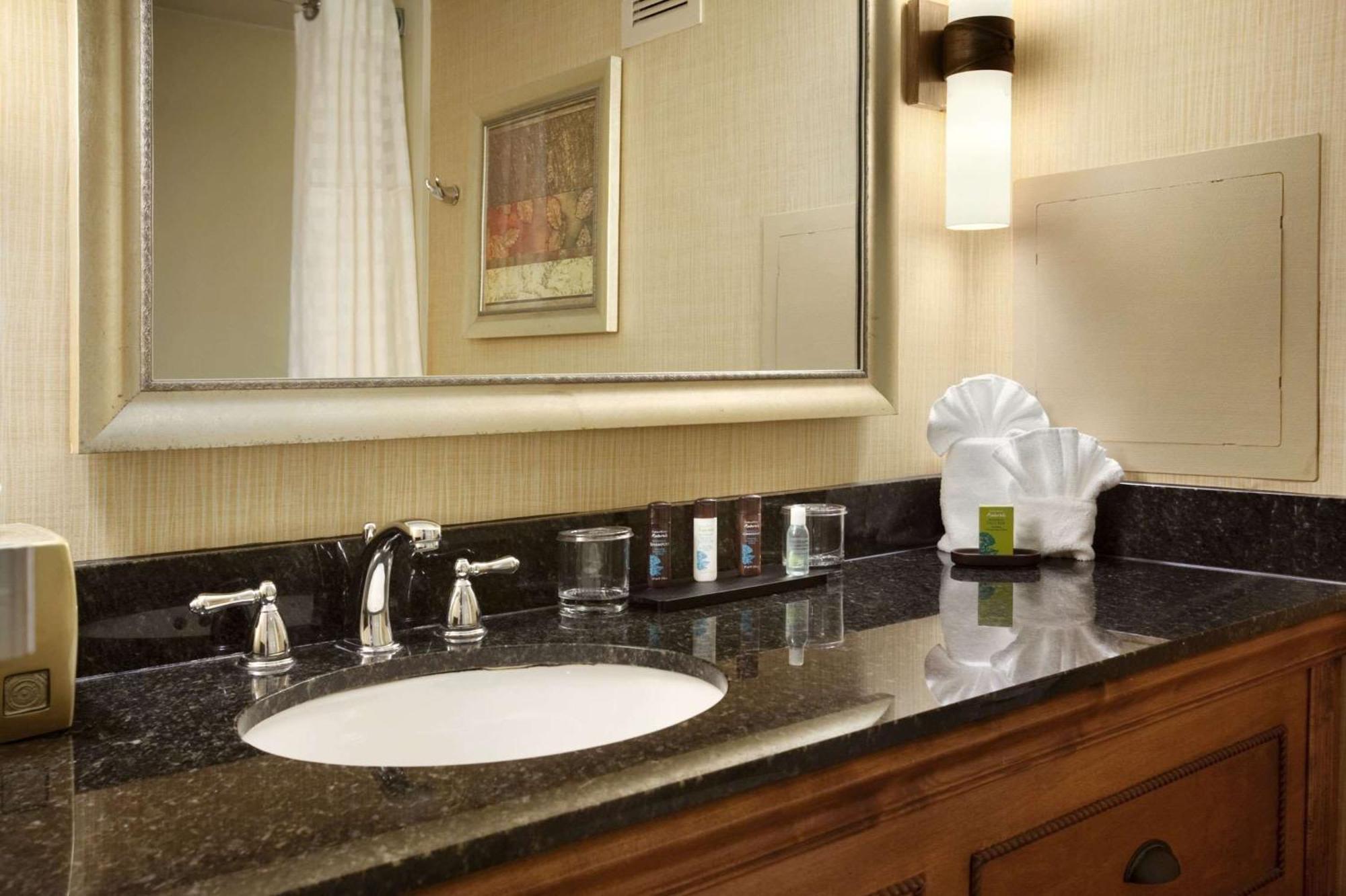 Hotel Embassy By Hilton Greystone