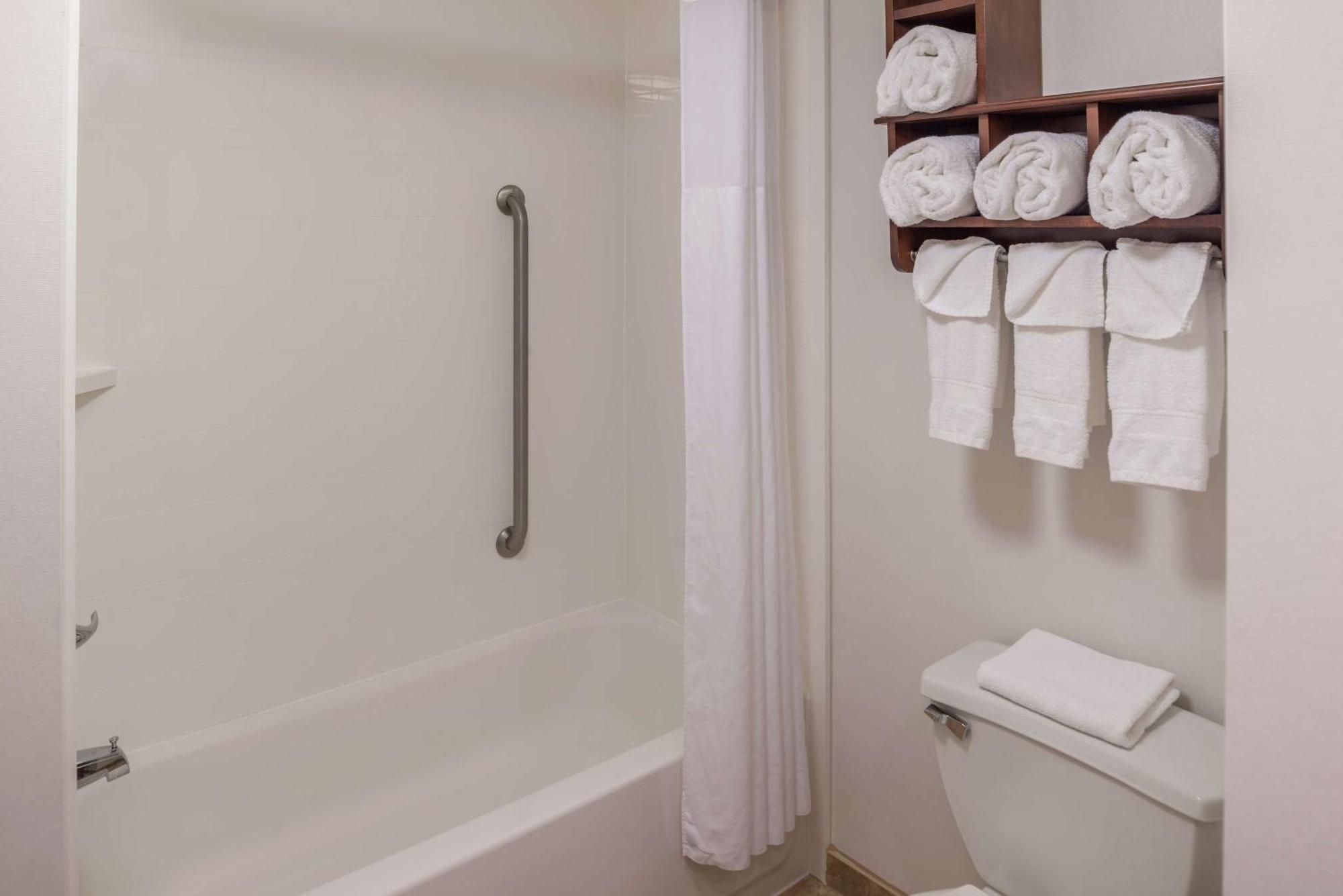 Hotel Hampton Northeast-fort Jackson Area 3*
