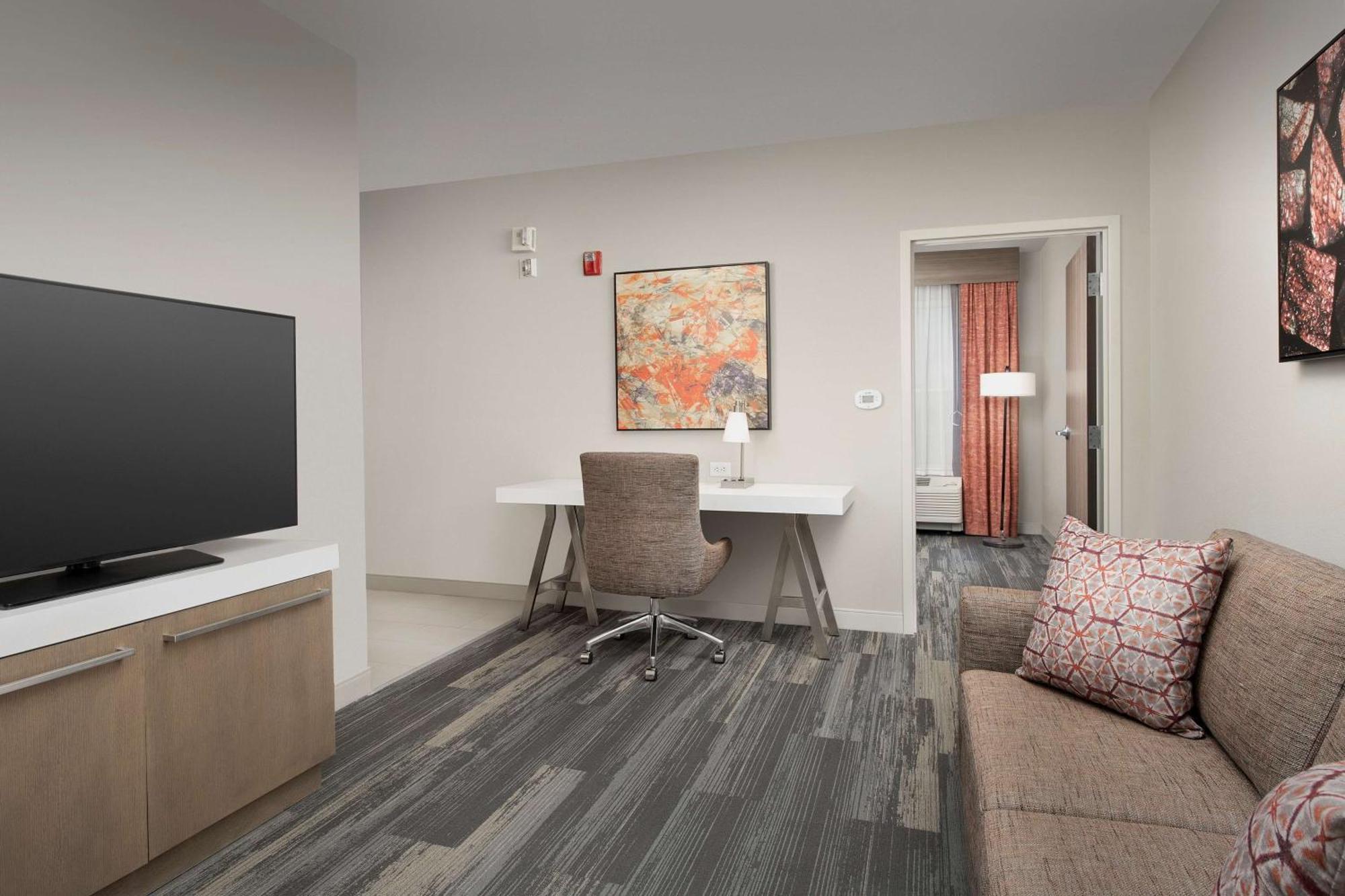 Hilton Garden Airport, Sc 3*