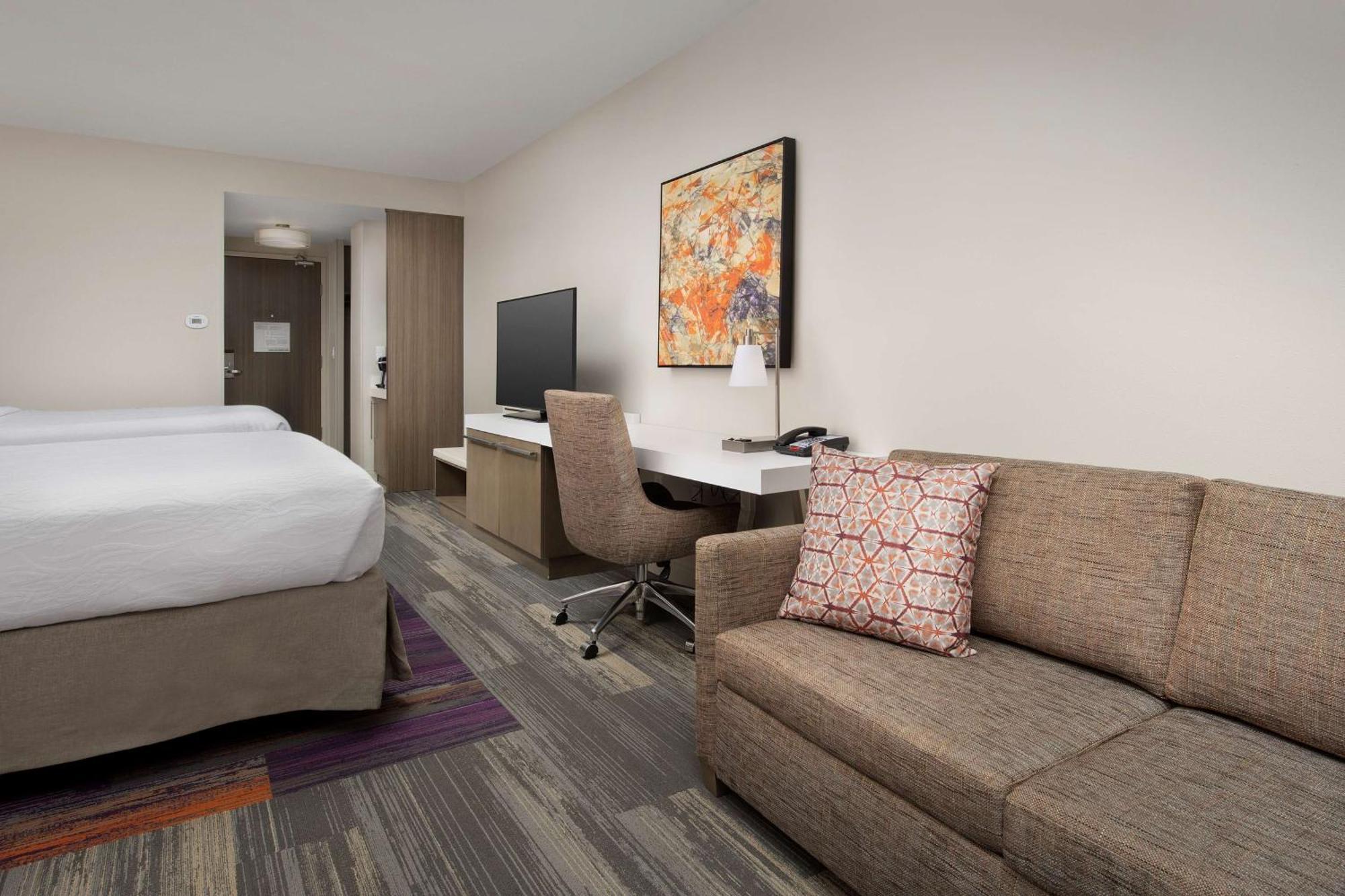 Hilton Garden Airport, Sc 3*
