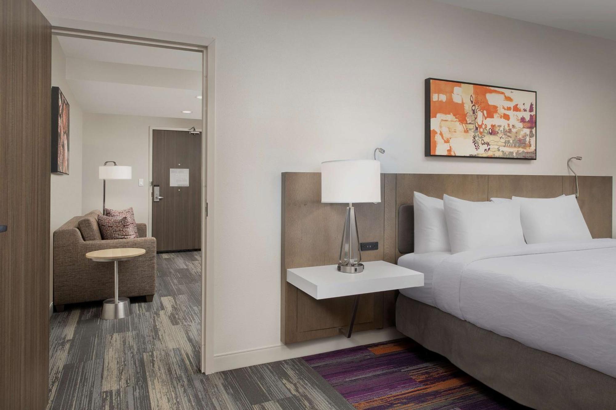 Hilton Garden Airport, Sc 3*