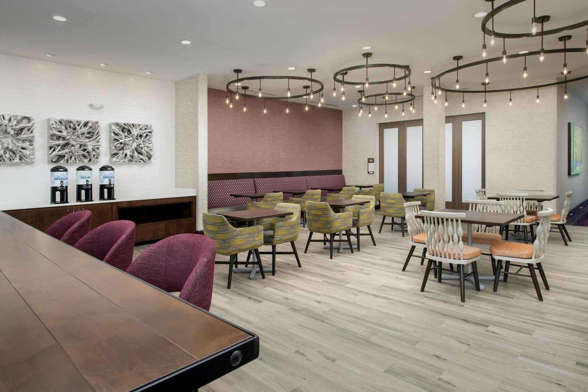 Hilton Garden Airport, Sc 3*