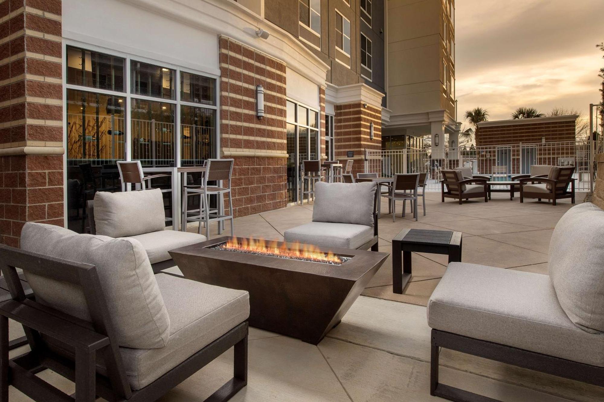 Hilton Garden Airport, Sc Hotel