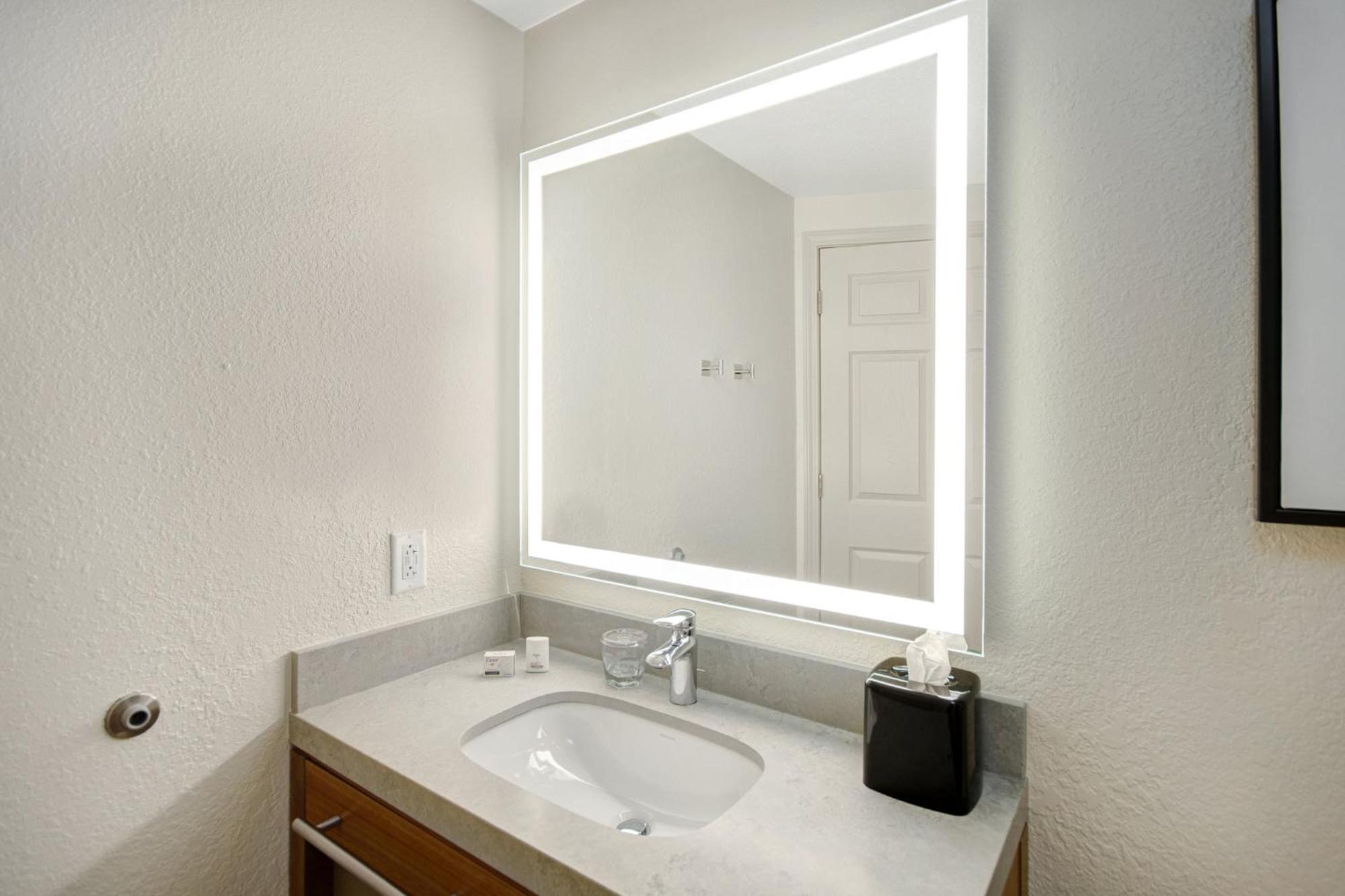 Candlewood Columbia-fort Jackson By Ihg 3*