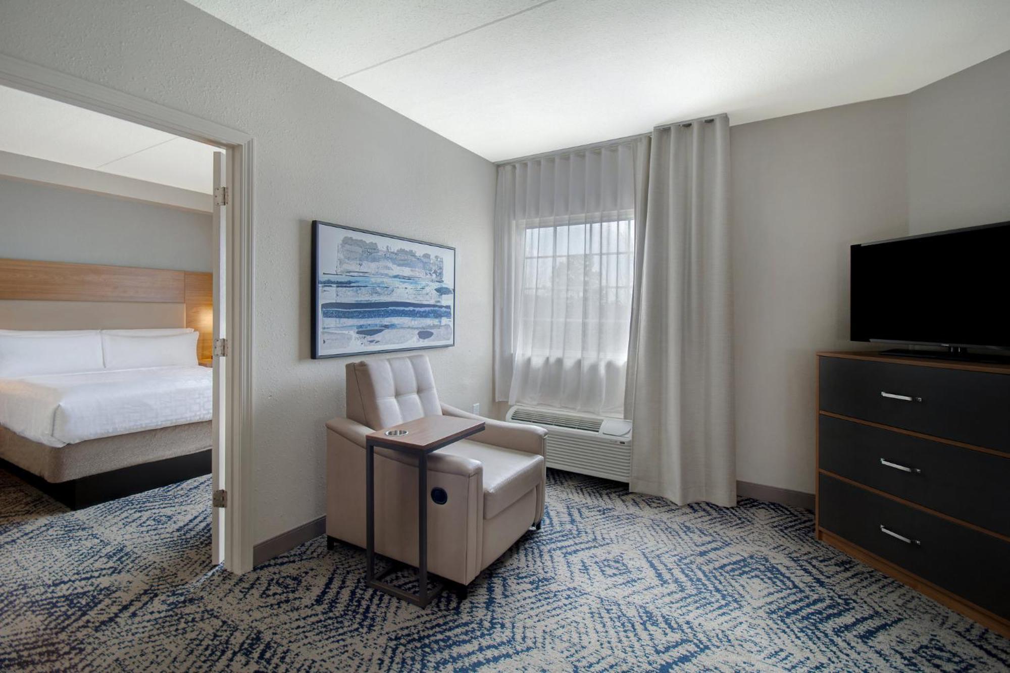 Candlewood Columbia-fort Jackson By Ihg 3*