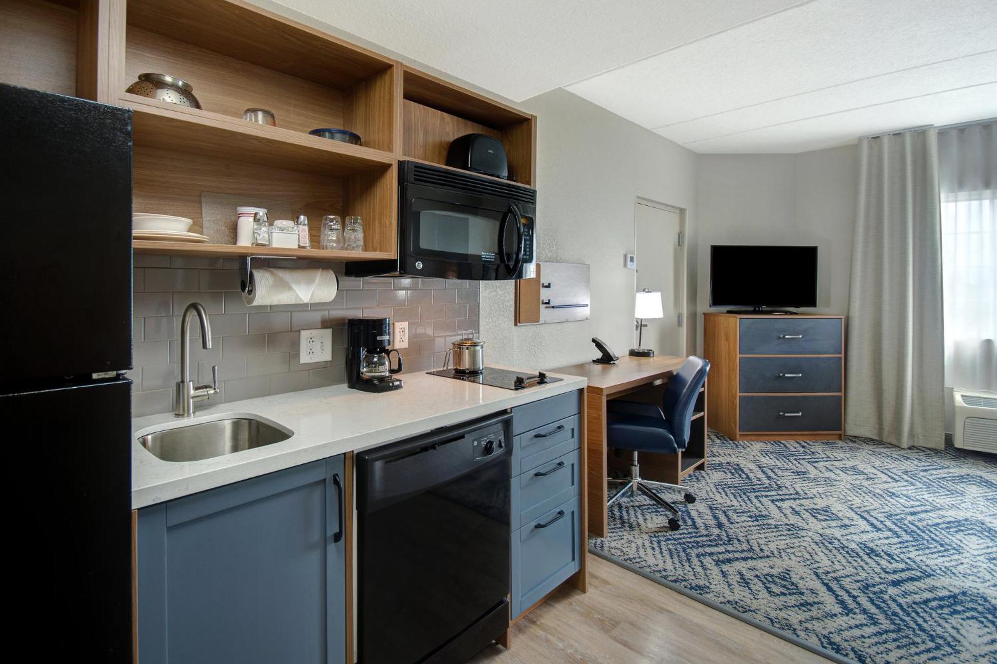 Candlewood Columbia-fort Jackson By Ihg Hotel