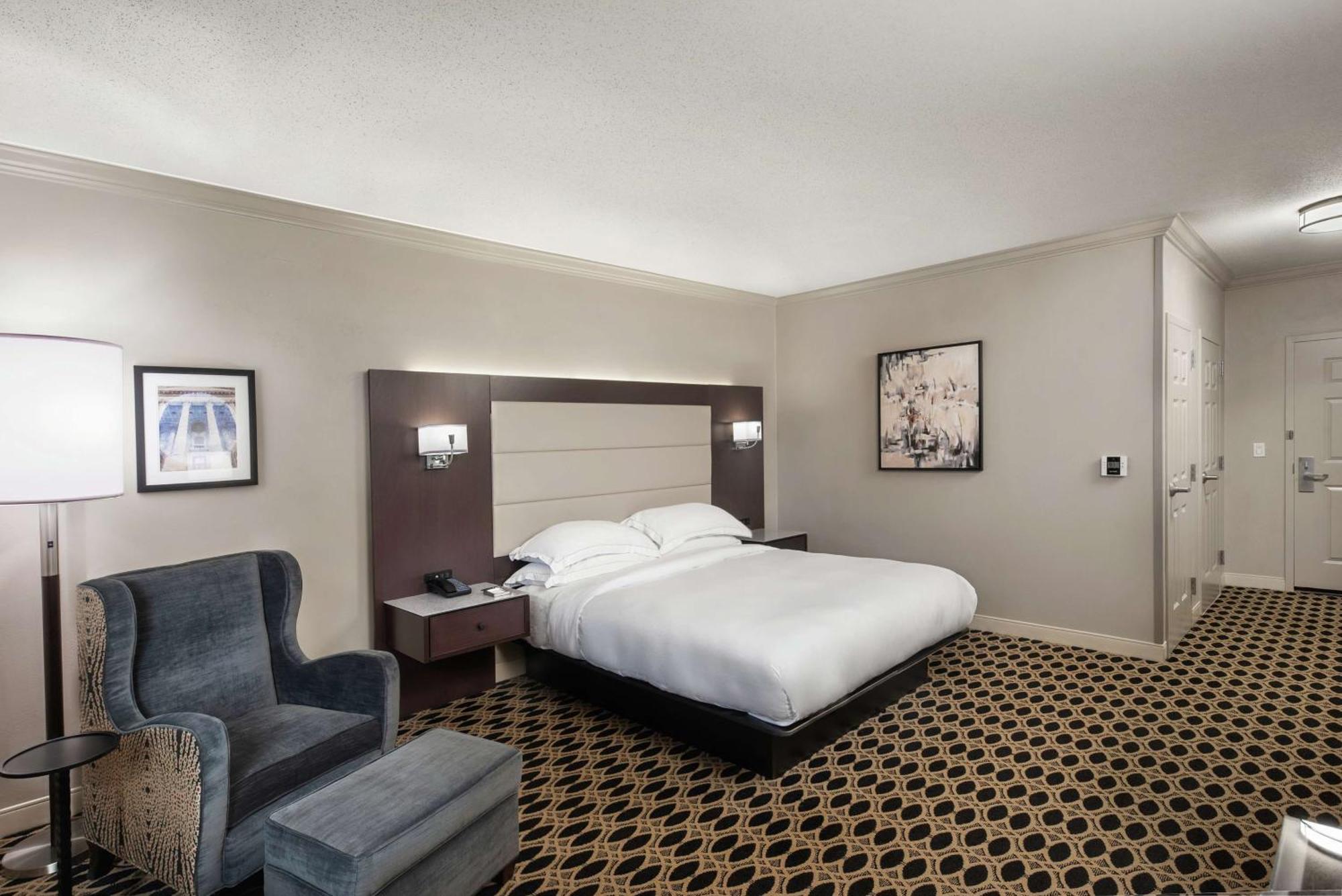 Hilton Center 4*