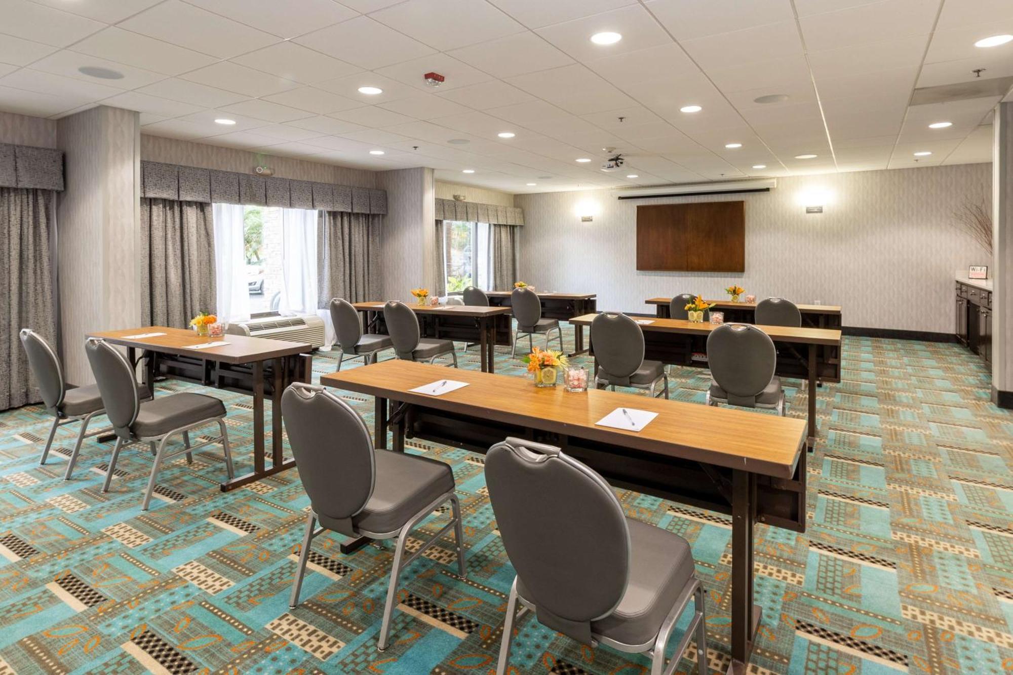 Hampton I-26/harbison Blvd Hotel 3*