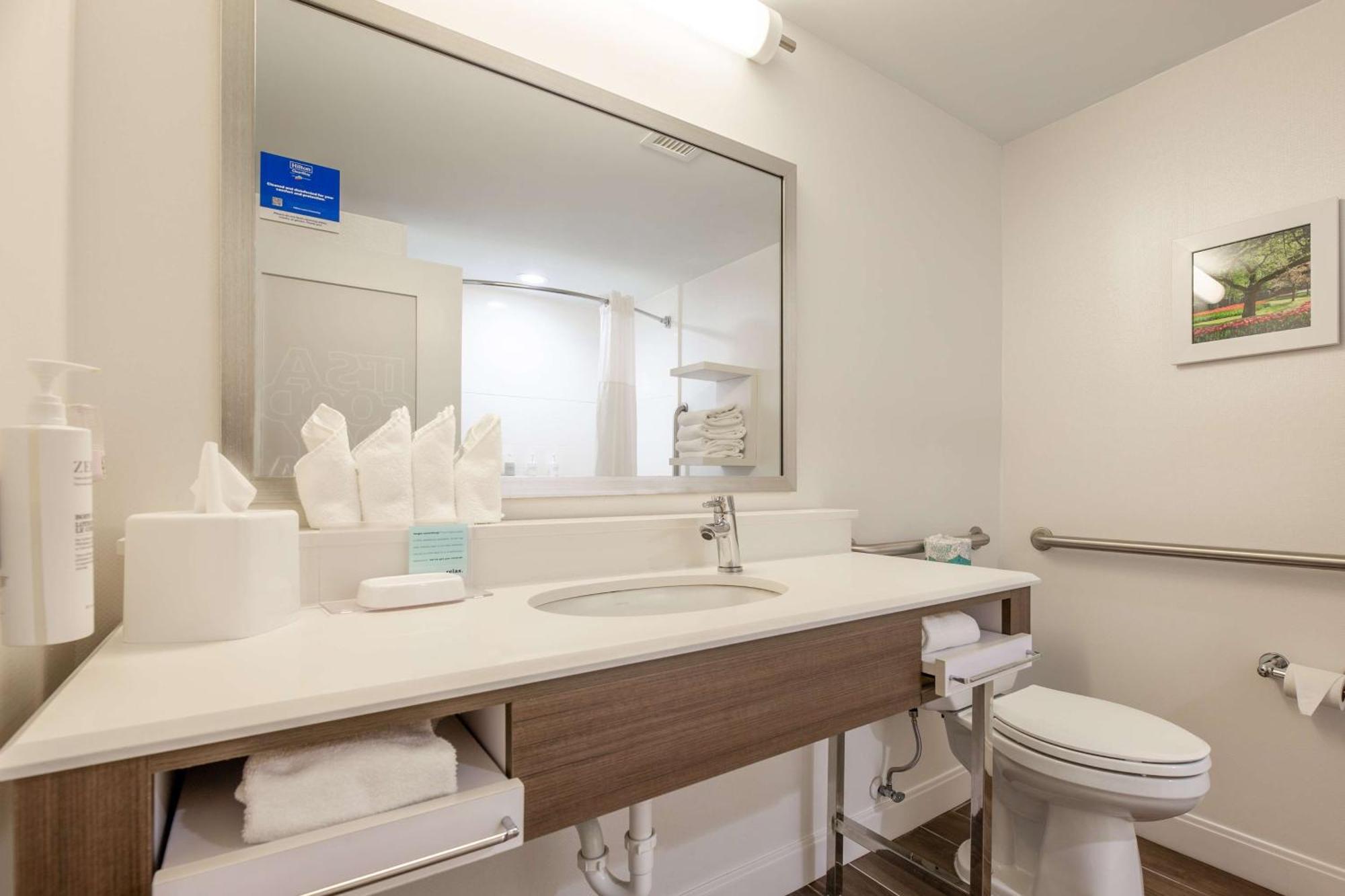 Hampton I-26/harbison Blvd Hotel 3*