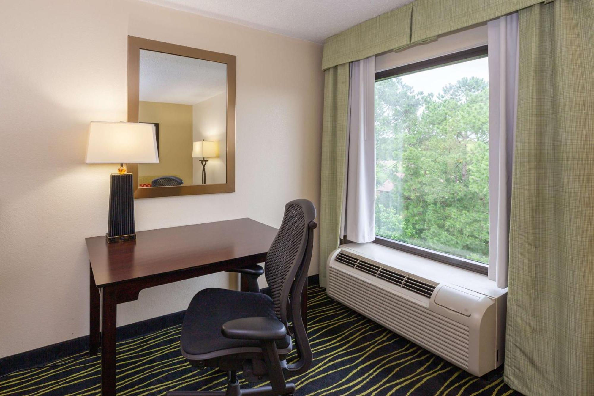 Hampton I-26/harbison Blvd 3*