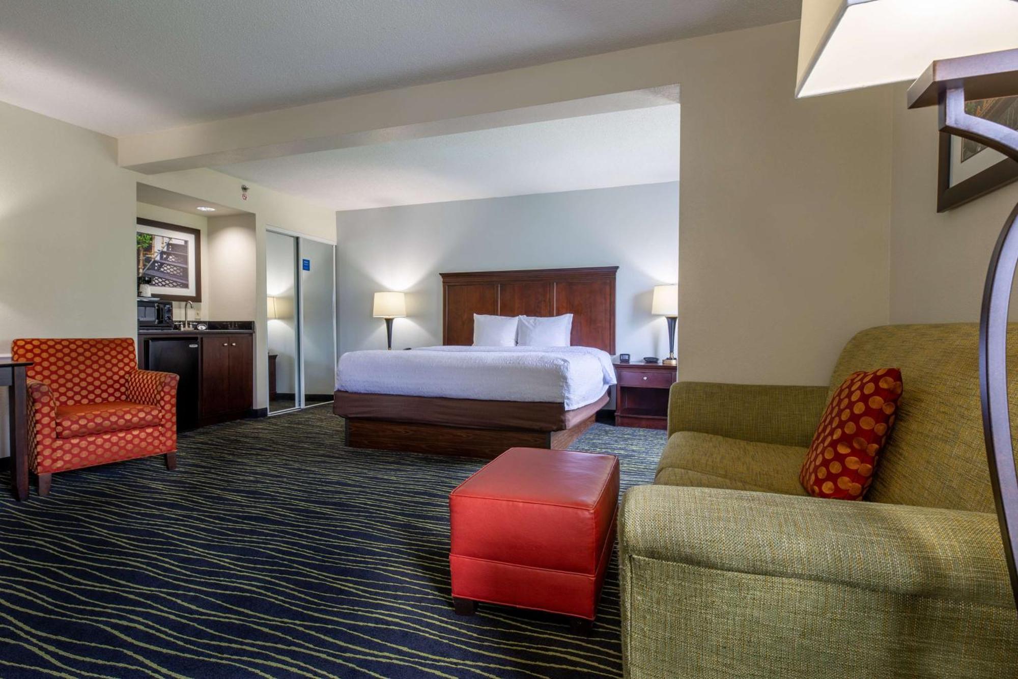 Hampton I-26/harbison Blvd Hotel 3*