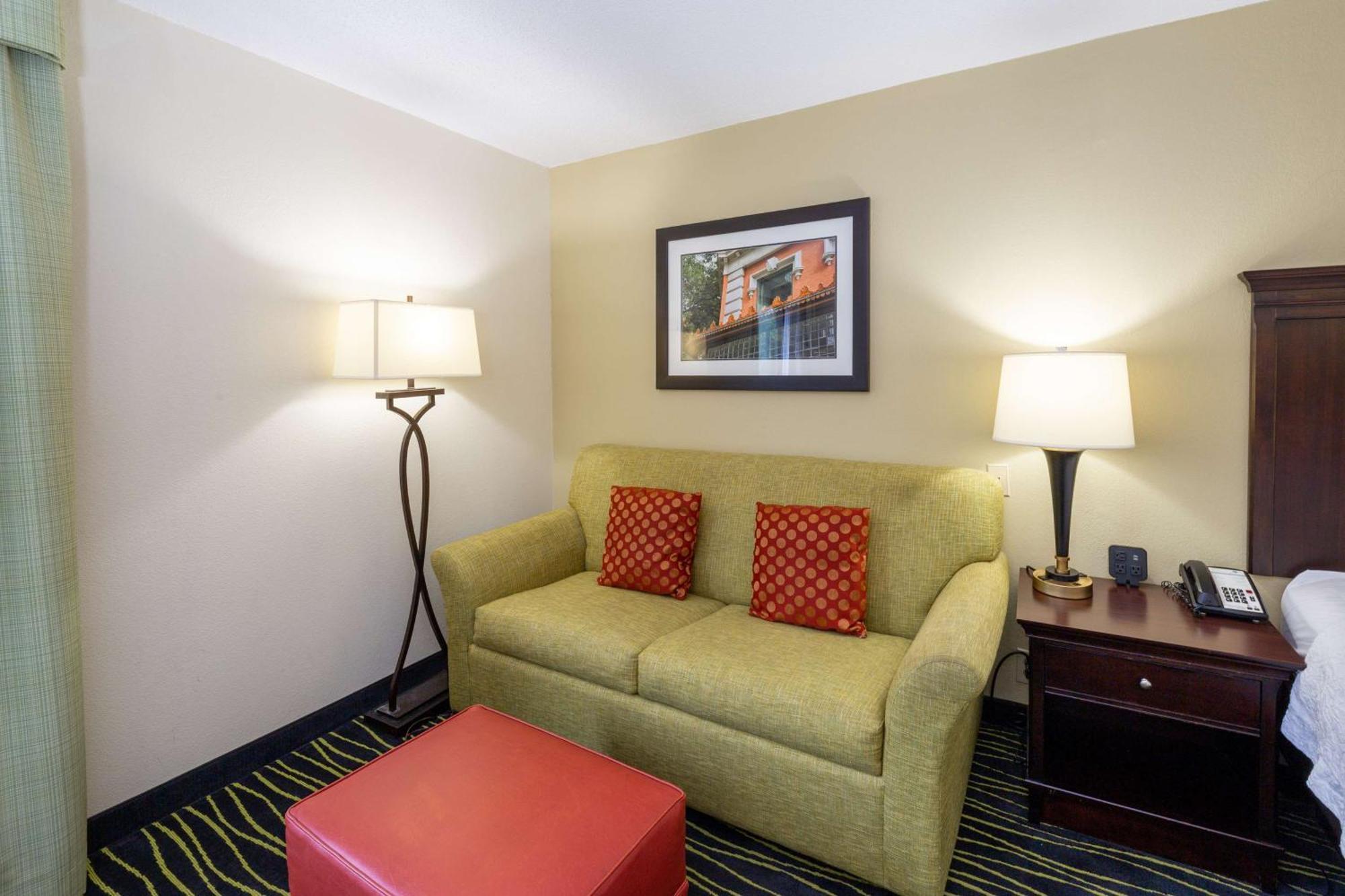 Hampton I-26/harbison Blvd Hotel