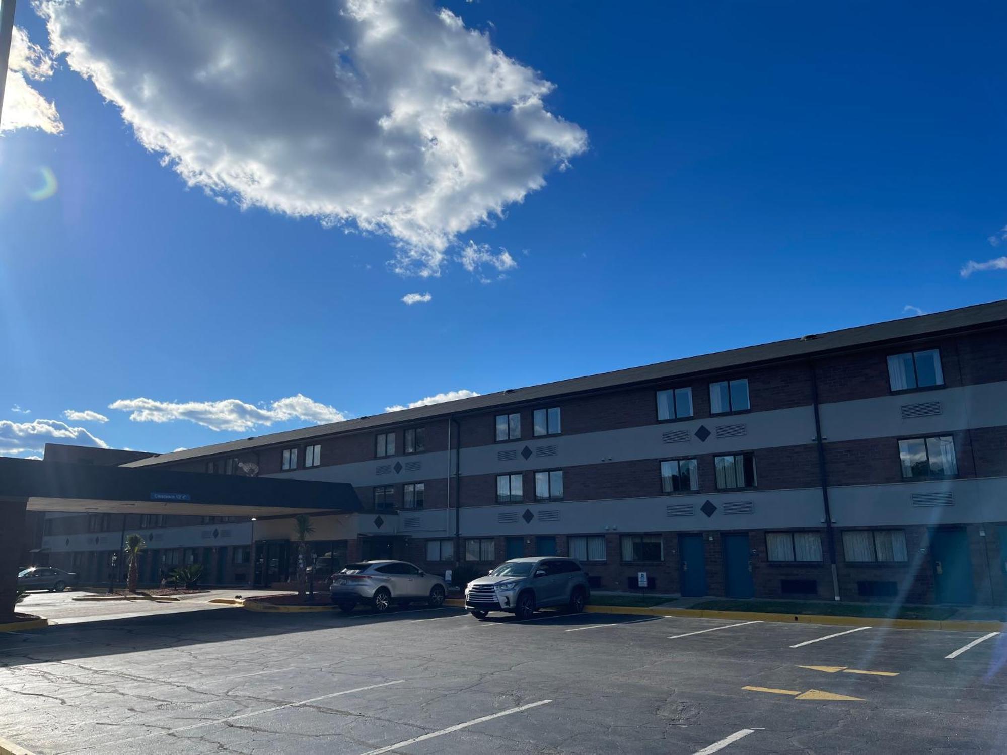 Hotel Suburban Northwest