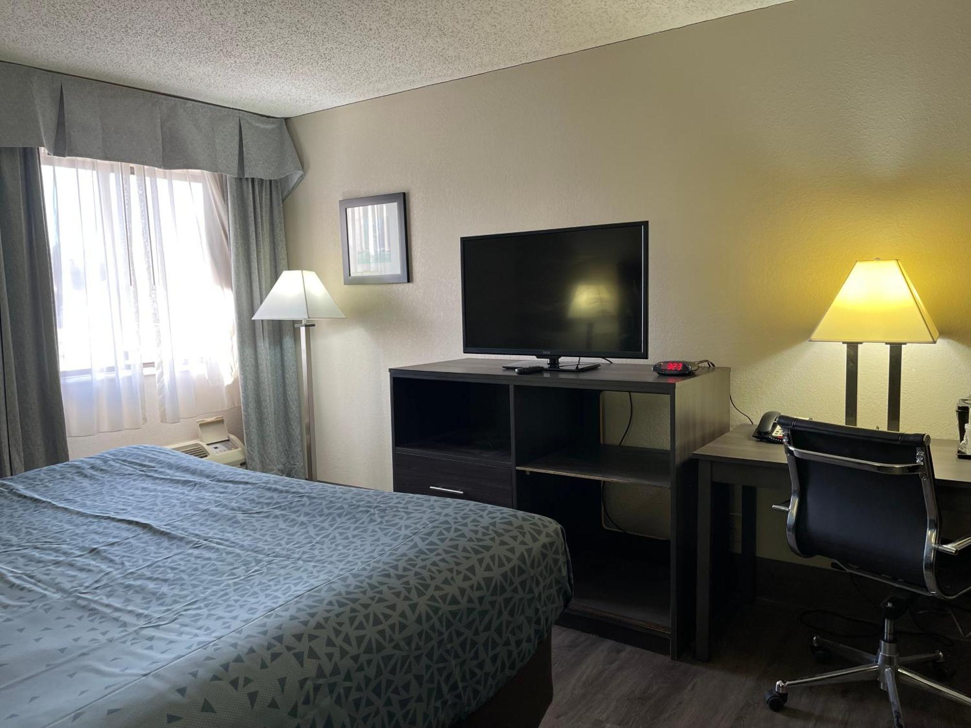 Suburban Northwest Hotel