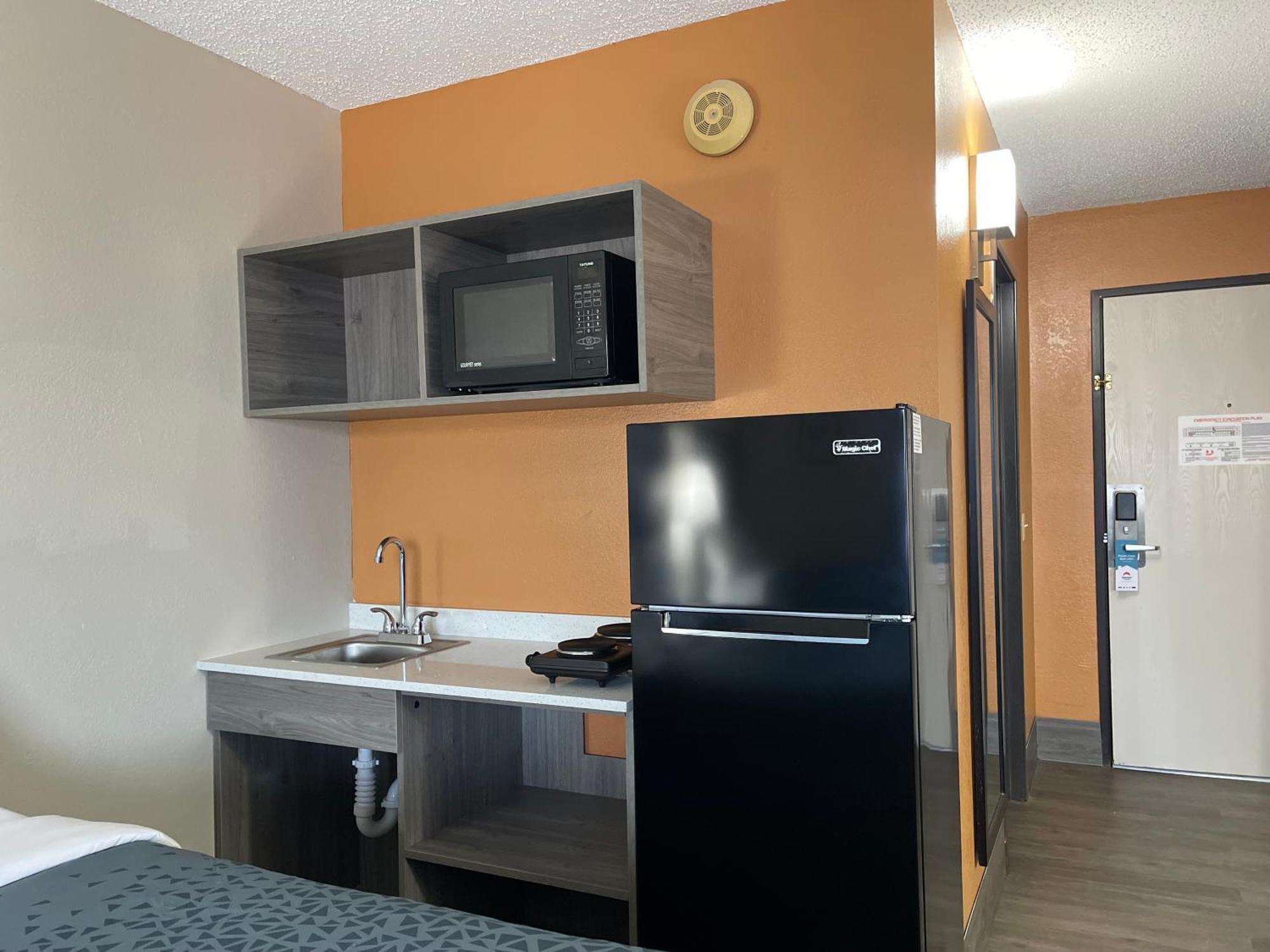 Suburban Northwest Hotel 3*