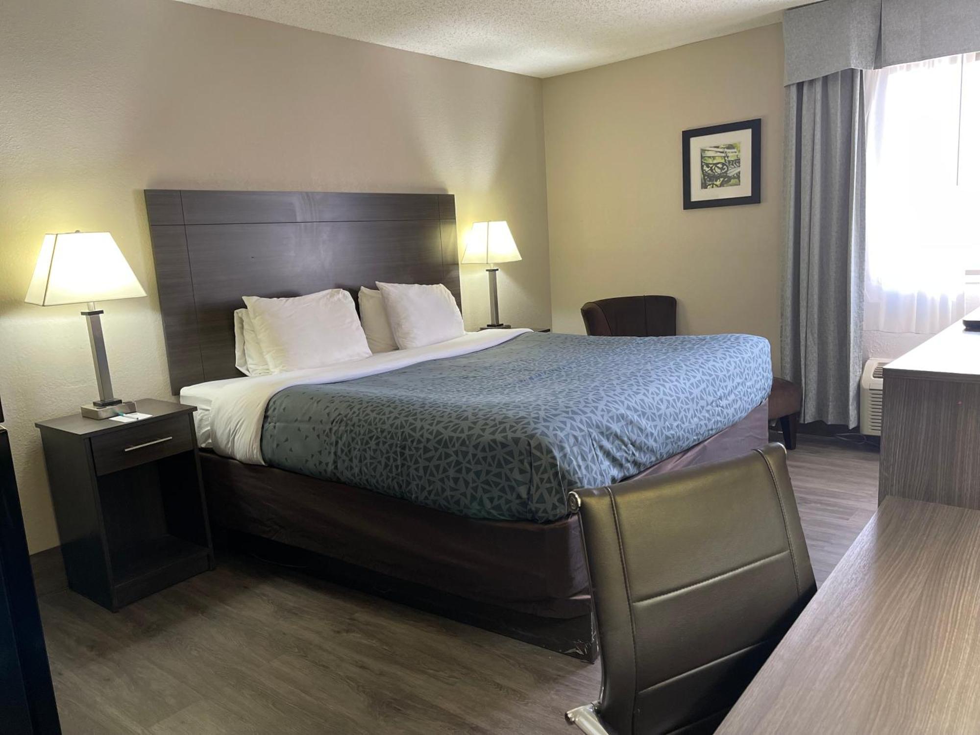 Hotel Suburban Northwest