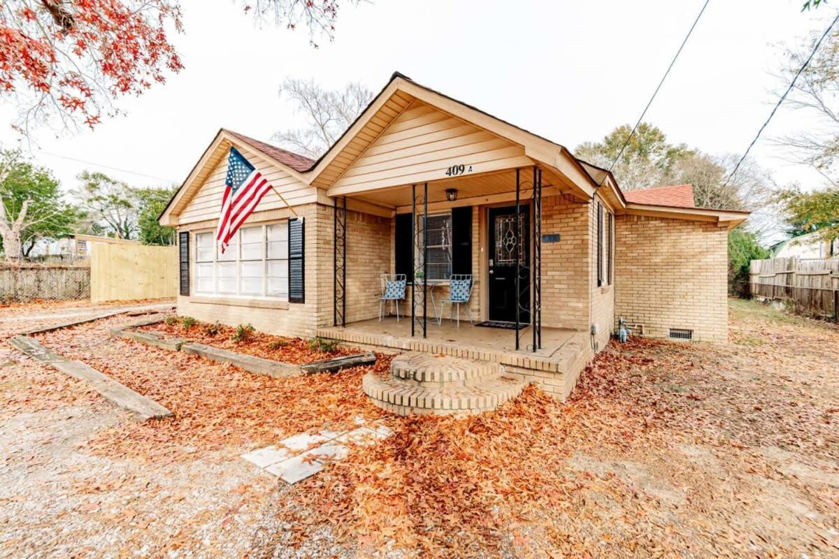 Holiday home Adorable On Taylor-15 Mins To Downtown--- Front Unit *